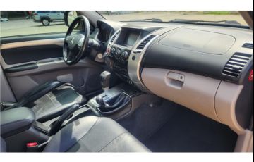Mitsubishi Pajero 3.5 Hpe 4x4 7 Lugares V6 24v Flex 4p Automático - Foto #8