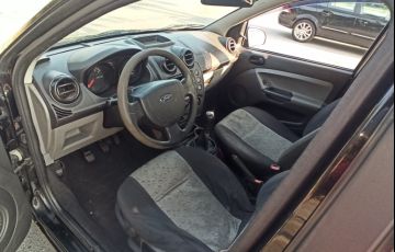 Ford Fiesta Hatch 1.0 (Flex) - Foto #8
