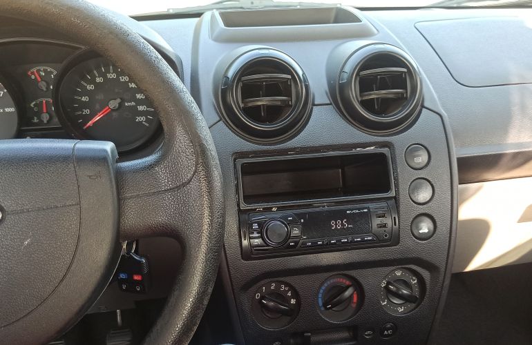 Ford Fiesta Hatch 1.0 (Flex) - Foto #10