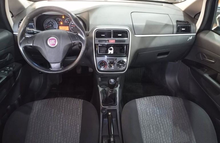 Fiat Punto 1.6 Essence 16v - Foto #5
