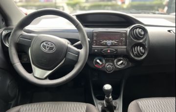 Toyota Etios Sedan X 1.5 (Flex) - Foto #7