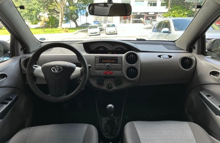 Toyota Etios 1.3 Xs 16v - Foto #8