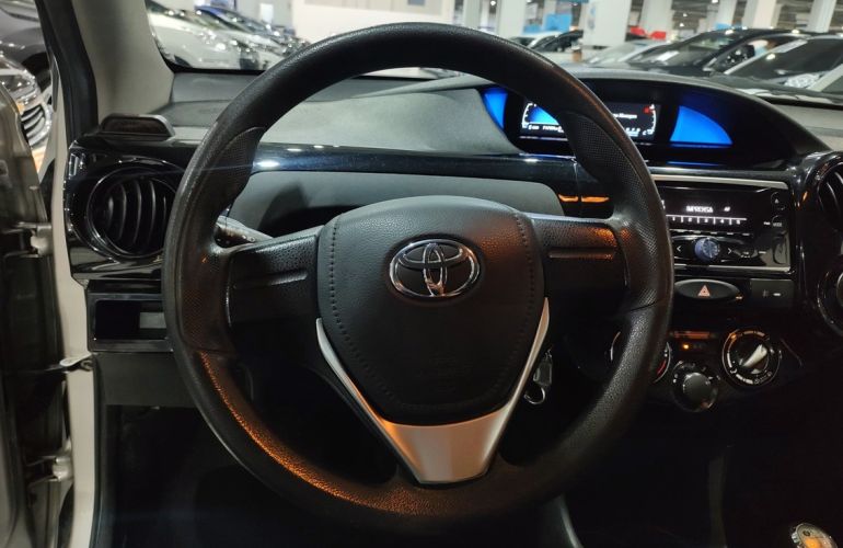 Toyota Etios 1.5 Platinum Sedan 16v - Foto #7