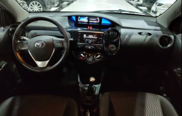 Toyota Etios 1.5 Platinum Sedan 16v - Foto #8