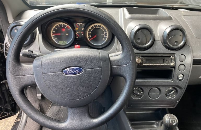 Ford Fiesta Hatch 1.0 (Flex) - Foto #5
