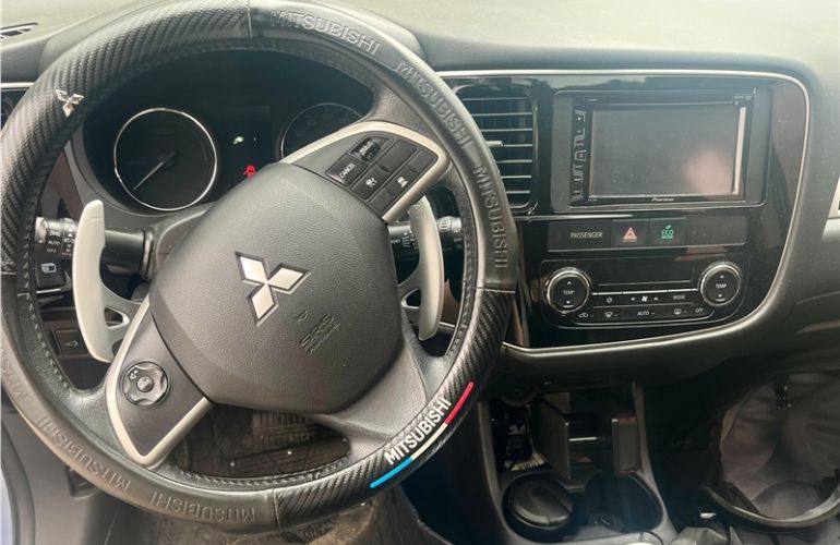 Mitsubishi Outlander 2.0 Phev 16V Híbrido 4p Automático - Foto #3