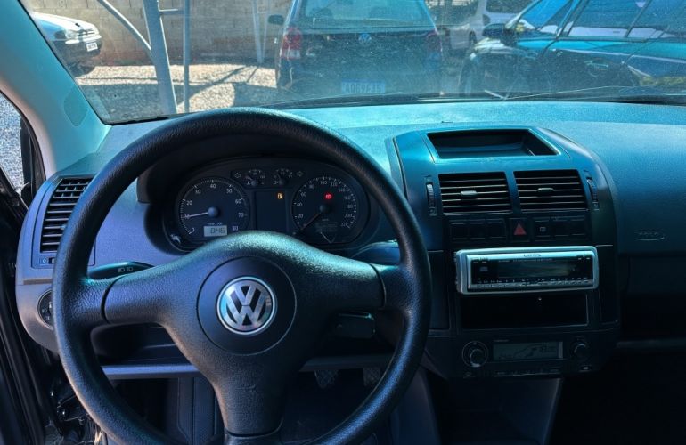 Volkswagen Polo Sedan Comfortline 1.6 8V - Foto #6