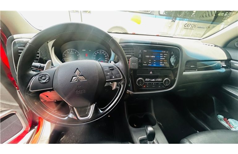 Mitsubishi Outlander 3.0 Gt 4x4 V6 24v Gasolina 4p Automático - Foto #2