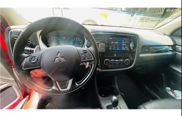 Mitsubishi Outlander 3.0 Gt 4x4 V6 24v Gasolina 4p Automático - Foto #2