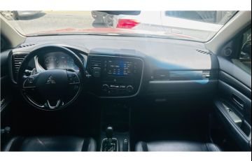 Mitsubishi Outlander 3.0 Gt 4x4 V6 24v Gasolina 4p Automático - Foto #9