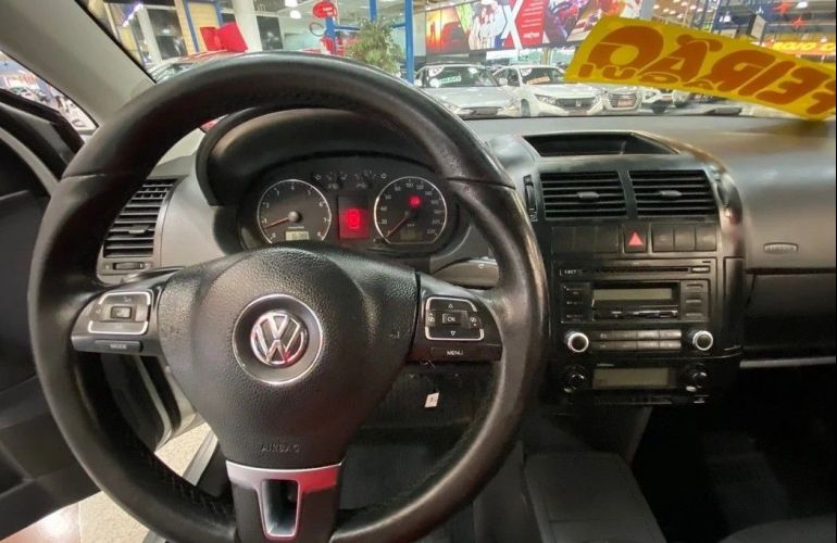 Volkswagen Polo Sedan 1.6 Mi 8v - Foto #6