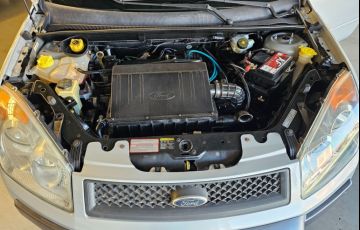 Ford Fiesta 1.6 MPi Trail Hatch 8v - Foto #6
