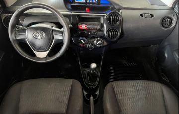 Toyota Etios 1.5 X Sedan 16v - Foto #9