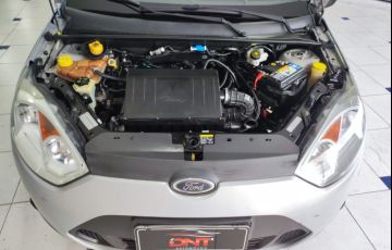 Ford Fiesta 1.6 MPi Sedan 8v - Foto #10