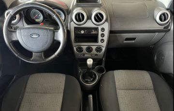 Ford Fiesta 1.6 MPi Sedan 8v - Foto #8