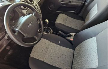 Ford Fiesta 1.6 MPi Class Hatch 8v - Foto #4
