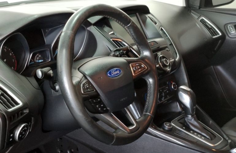 Ford Focus Hatch Titanium 2.0 16V (Aut) - Foto #6