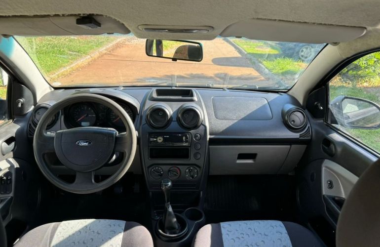 Ford Fiesta 1.6 MPi Hatch 8v - Foto #9