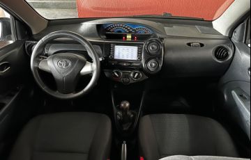 Toyota Etios 1.3 X 16v - Foto #8