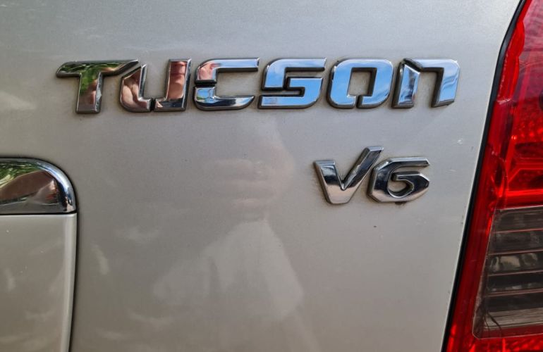 Hyundai Tucson GLS 2.7 V6 24V 4WD (aut.) - Foto #2