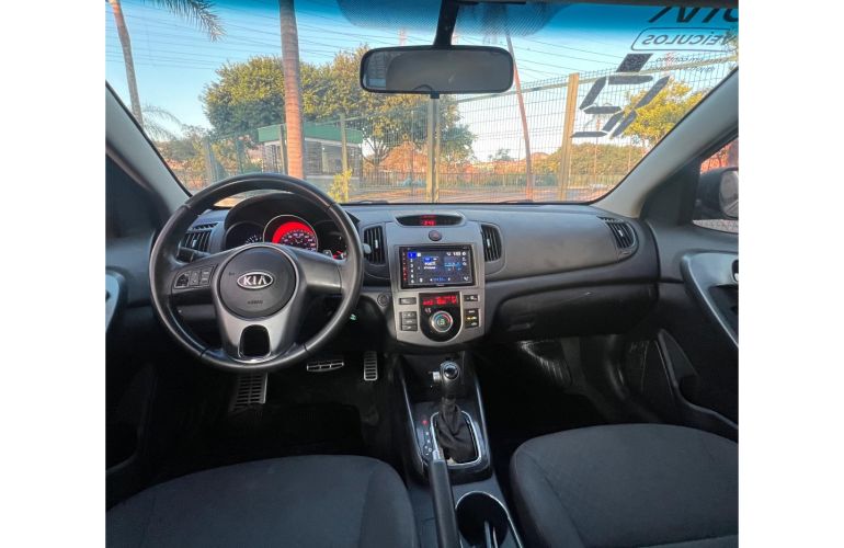 Kia Cerato 1.6 E.221 Sedan 16V Gasolina 4p Automático - Foto #2