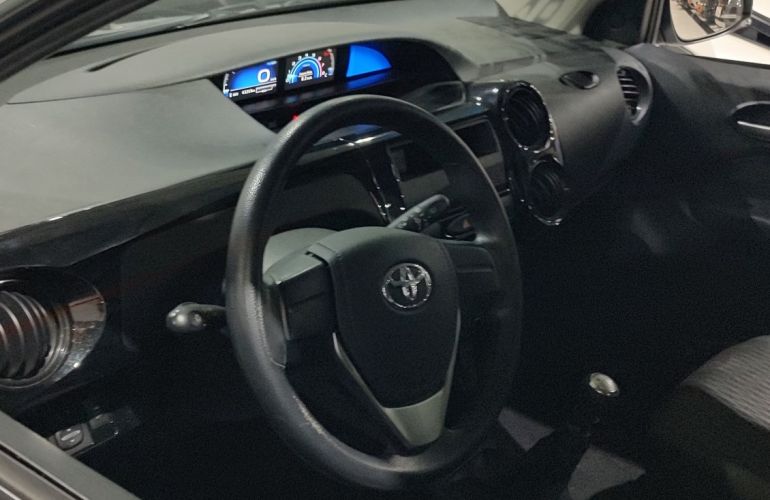 Toyota Etios 1.3 X 16v - Foto #7