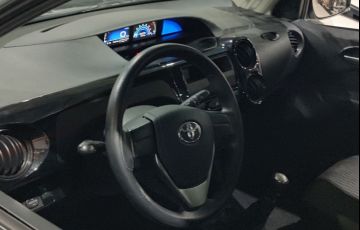 Toyota Etios 1.3 X 16v - Foto #7
