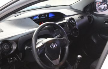 Toyota Etios 1.3 X 16v - Foto #4