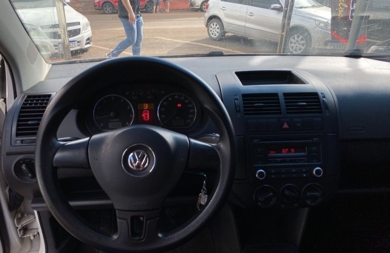 Volkswagen Polo Sedan 1.6 8V (Flex) - Foto #8
