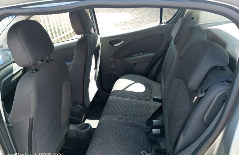 Fiat Palio Attractive 1.4 8V (Flex) - Foto #1