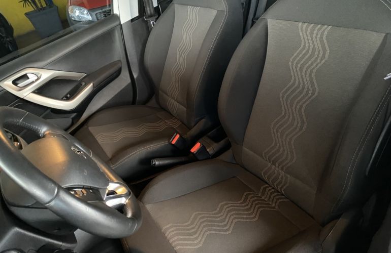 Peugeot 2008 1.6 Allure (Aut) - Foto #6