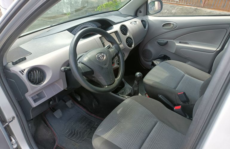 Toyota Etios X 1.3 (Flex) - Foto #3