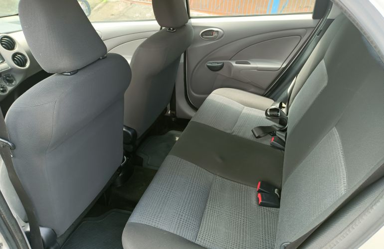 Toyota Etios X 1.3 (Flex) - Foto #5