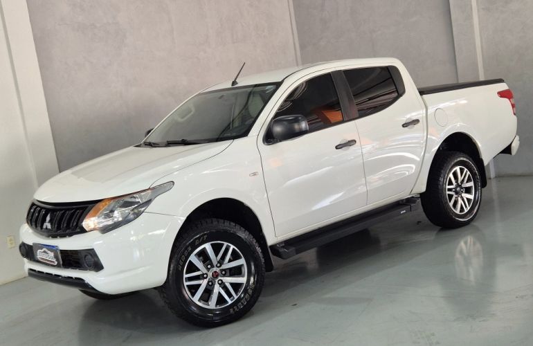 Mitsubishi L200 Triton Sport 2.4 DID-H GL 4WD - Foto #3