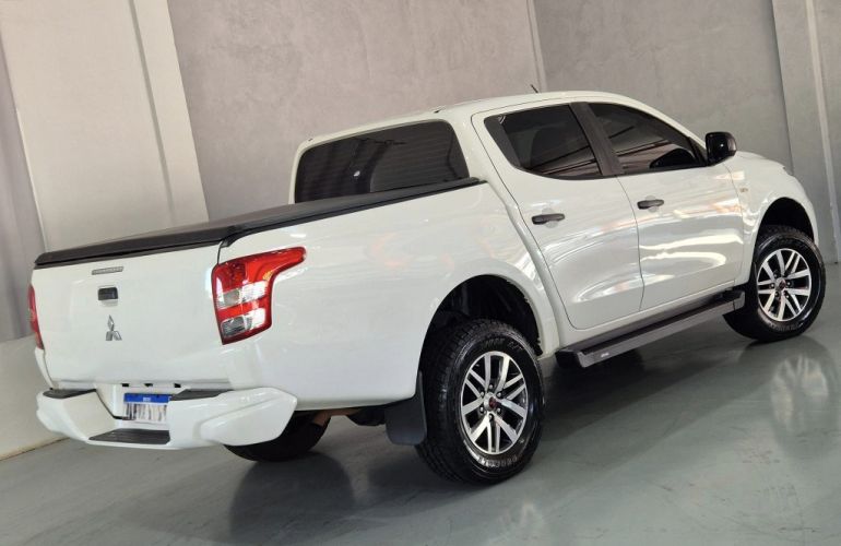 Mitsubishi L200 Triton Sport 2.4 DID-H GL 4WD - Foto #4