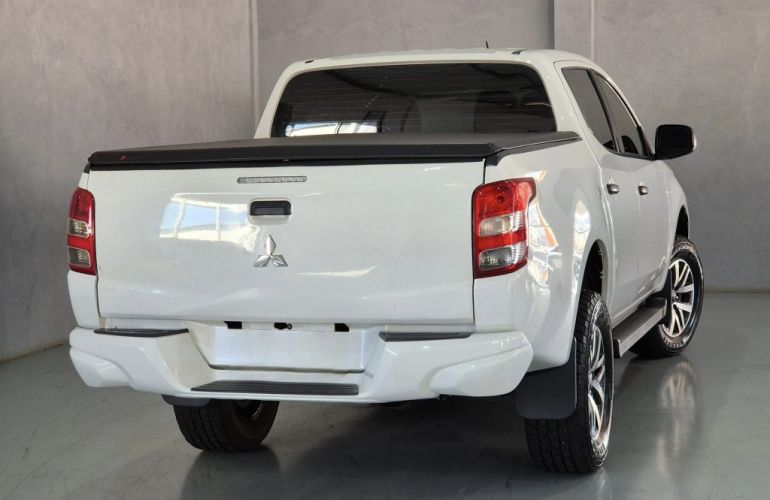 Mitsubishi L200 Triton Sport 2.4 DID-H GL 4WD - Foto #5
