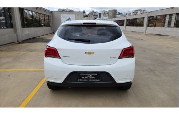 Chevrolet Onix 1.4 MPFi LT 8V Flex 4p Manual - Foto #5