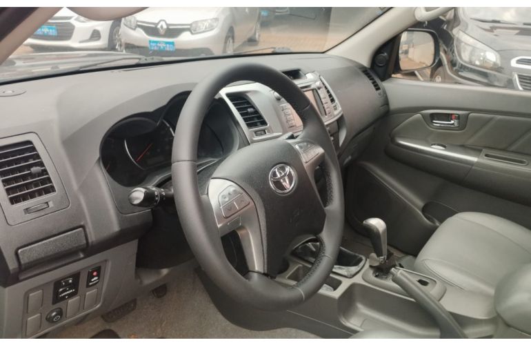 Toyota Hilux 3.0 TDI 4x4 CD SRV (Aut) - Foto #2