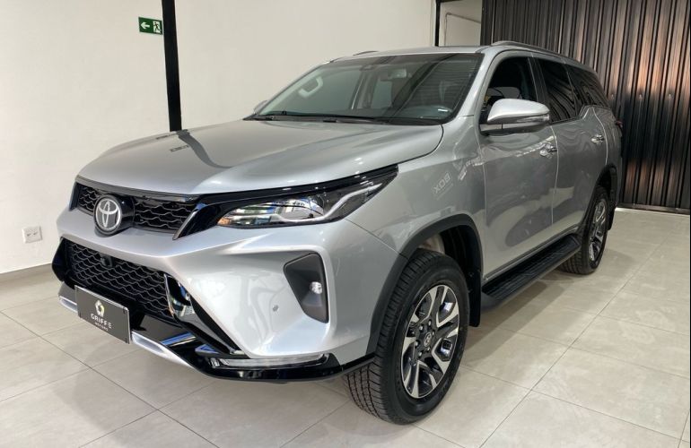 Toyota Hilux Sw4 2.8 D-4d Turbo Srx Platinum 7l 4x4 - Foto #3