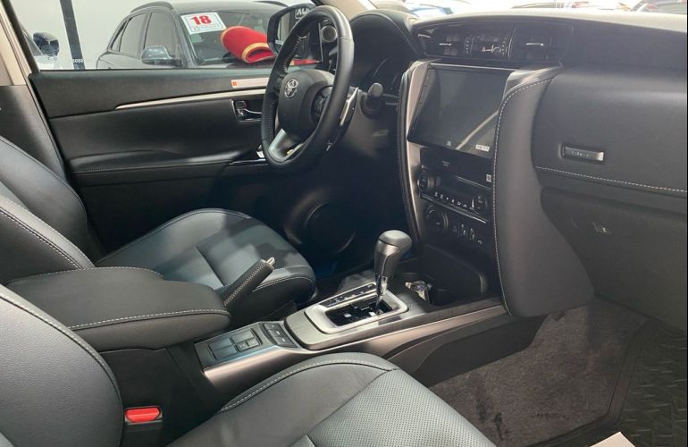 Toyota Hilux Sw4 2.8 D-4d Turbo Srx Platinum 7l 4x4 - Foto #8
