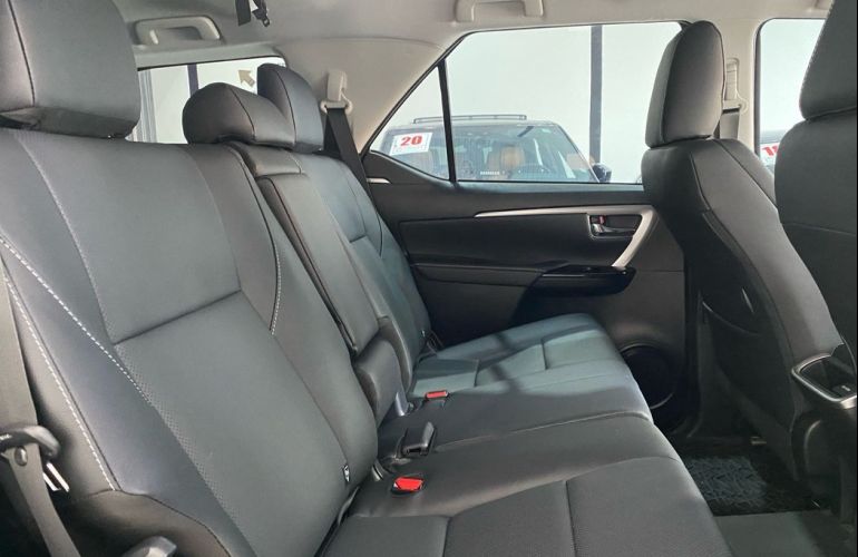 Toyota Hilux Sw4 2.8 D-4d Turbo Srx Platinum 7l 4x4 - Foto #9