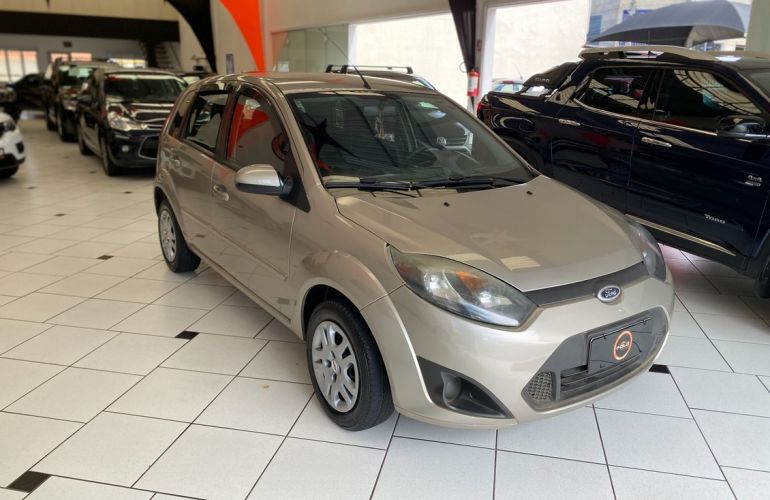 Ford Fiesta 1.0 Rocam Hatch 8v - Foto #2