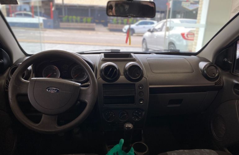 Ford Fiesta 1.0 Rocam Hatch 8v - Foto #5