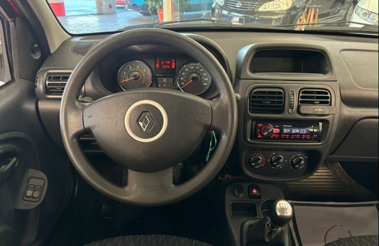 Renault Clio 1.0 Expression 16v - Foto #9
