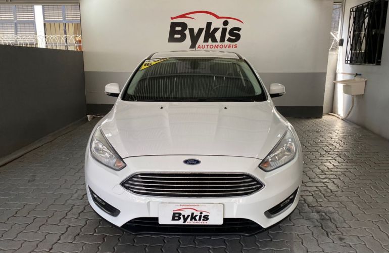 Ford Focus Hatch Titanium 2.0 16V (Aut) - Foto #2