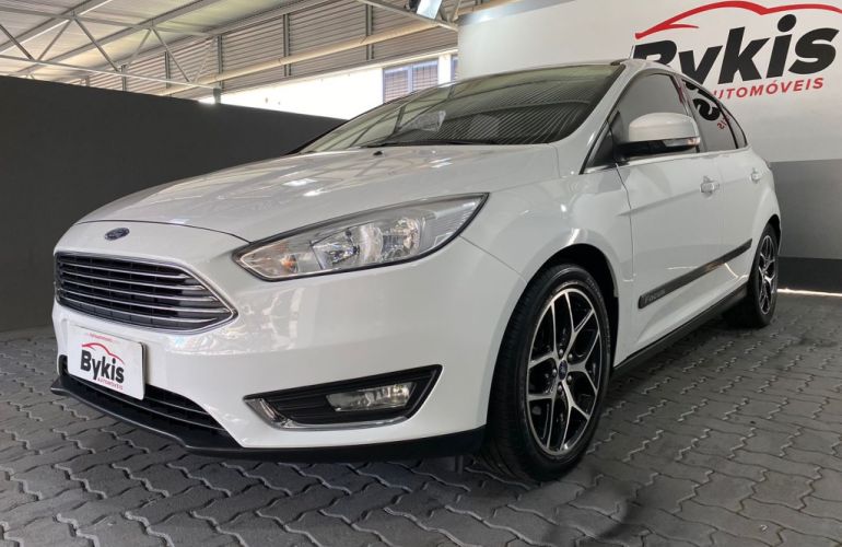Ford Focus Hatch Titanium 2.0 16V (Aut) - Foto #3
