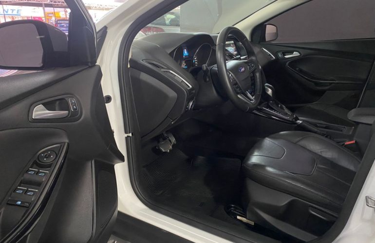 Ford Focus Hatch Titanium 2.0 16V (Aut) - Foto #7