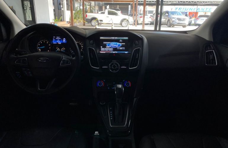 Ford Focus Hatch Titanium 2.0 16V (Aut) - Foto #9
