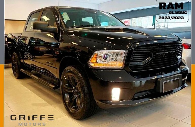 RAM Classic 5.7 V8 Laramie Night Edition CD 4x4 - Foto #1