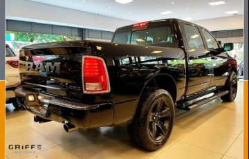 RAM Classic 5.7 V8 Laramie Night Edition CD 4x4 - Foto #4